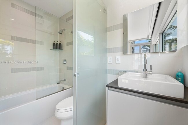 Building Photo - 440 S Hibiscus Dr