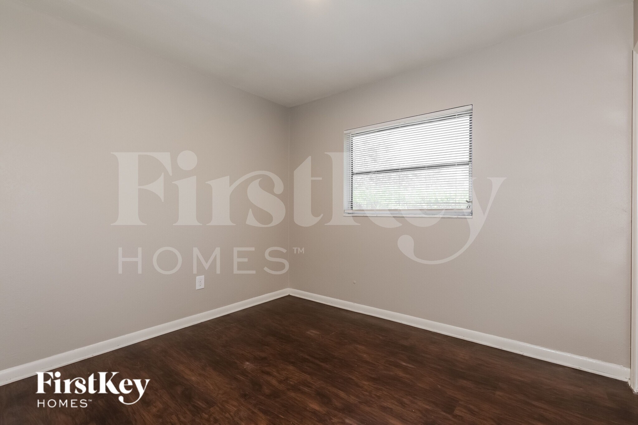 Building Photo - 9305 N Forest Hills Dr