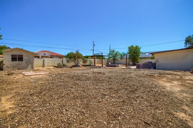 Building Photo - 4 Bedroom 3 Bathroom Single Family Home in...