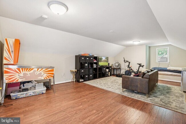 Building Photo - 10709 Shadowglen Trail