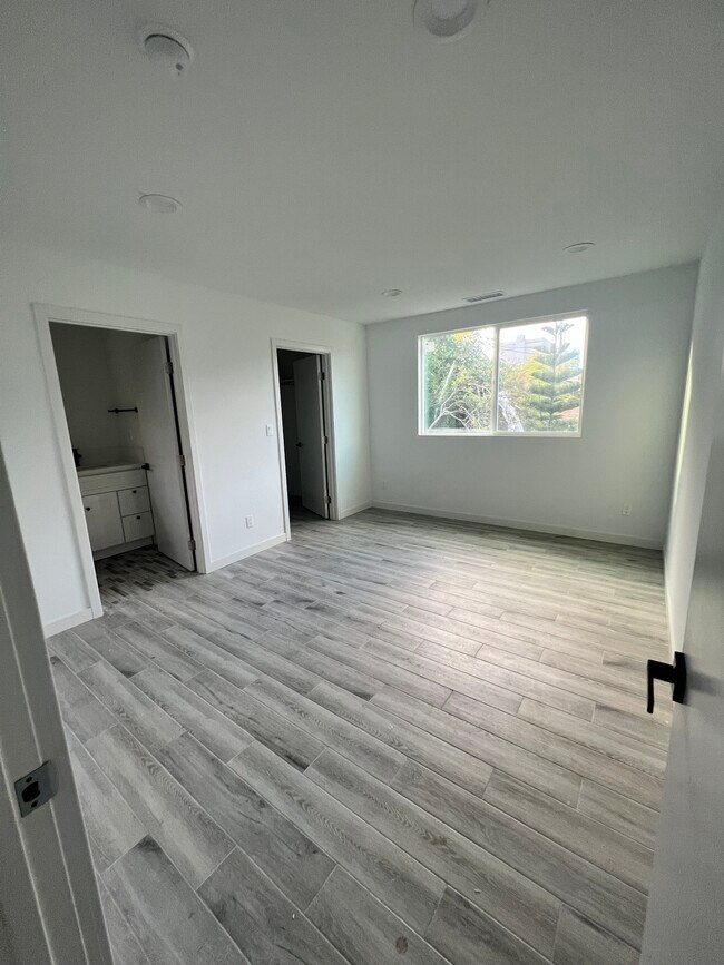 Building Photo - 2519 Corinth Ave