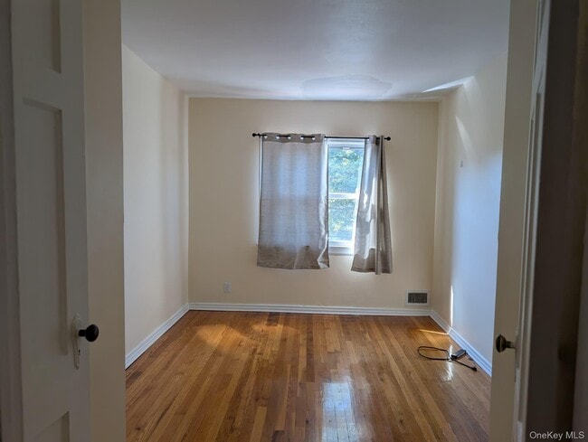 Building Photo - 75-40 197th St