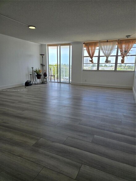 Building Photo - 2100 Sans Souci Blvd