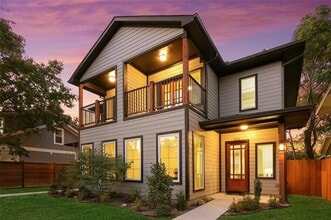 Building Photo - 933 W Eighth St