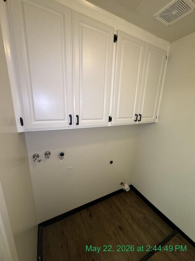 Building Photo - 1566