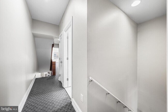 Building Photo - 619 S 42nd St