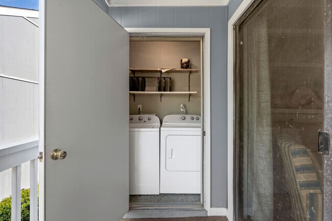 Building Photo - 76 S Reindeer Rd