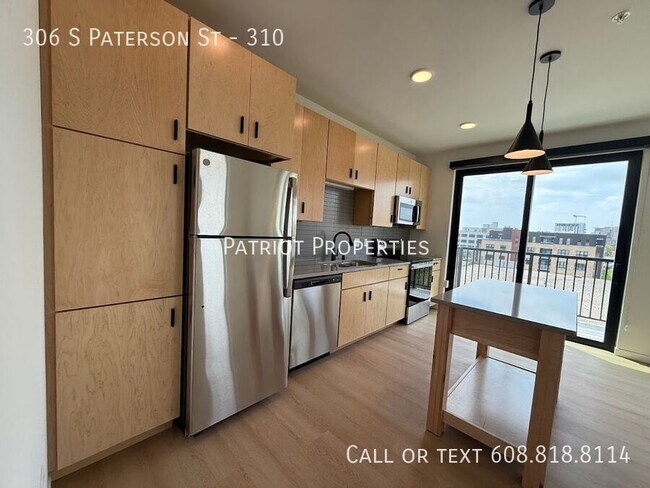 Building Photo - 306 S Paterson St