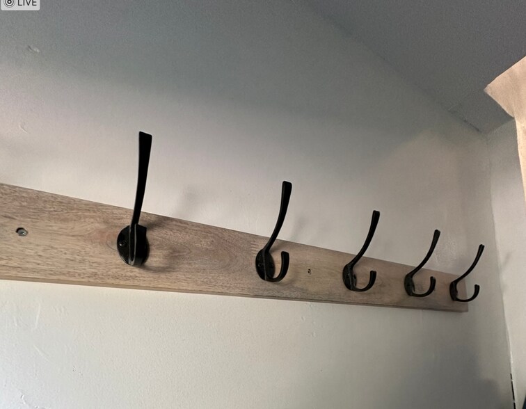 Front hooks - 91 Faith St