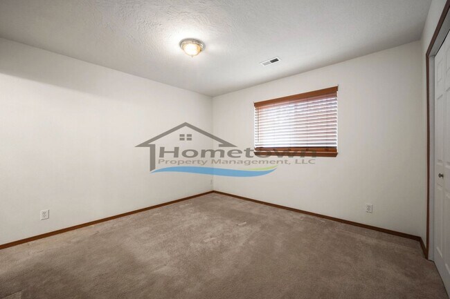 Building Photo - 433 N Brushwood Ct