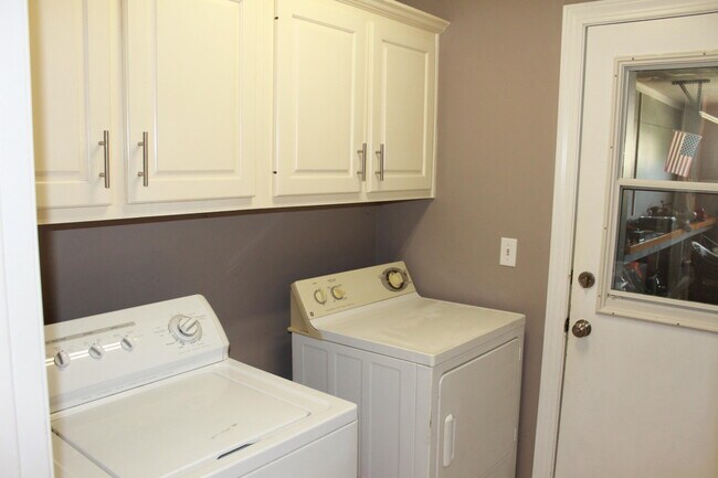 Building Photo - 63 Norwich Cir