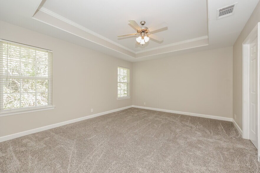 Building Photo - 237 Titans Cir