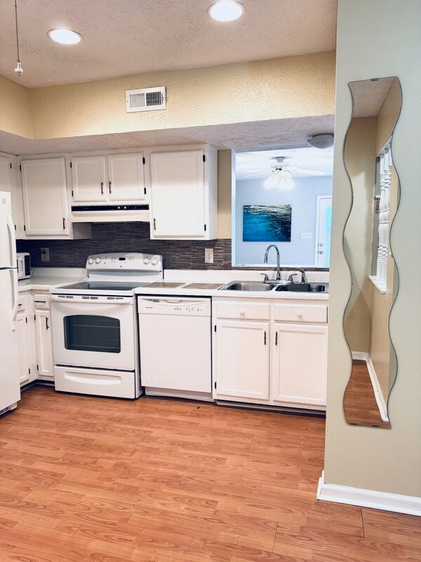 Building Photo - 8262 McGuire Dr