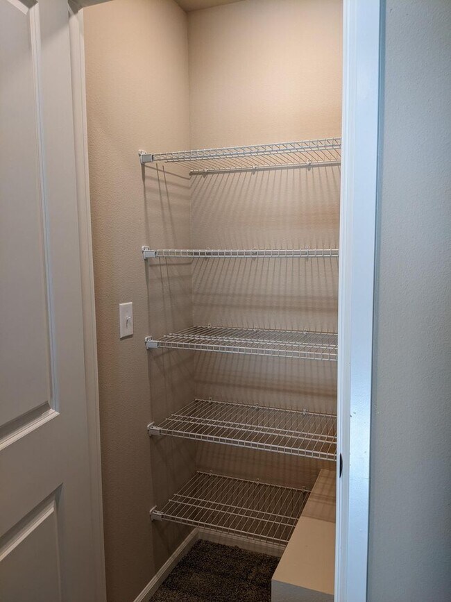 Building Photo - 4/2.5 Townhouse for rent in DuPont!