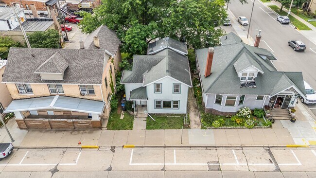 Building Photo - 119 N Wisconsin St