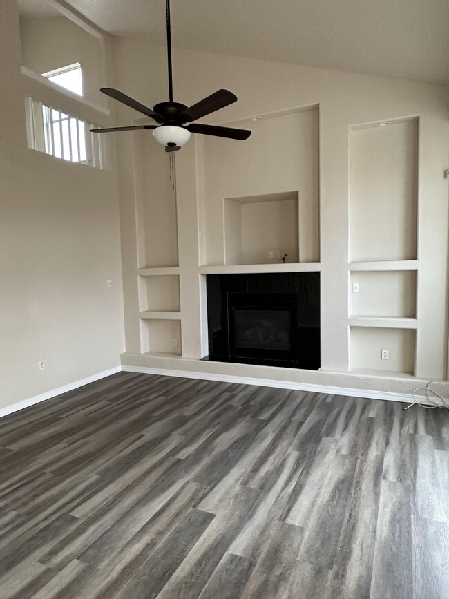 Building Photo - 760 Desert Ash Dr