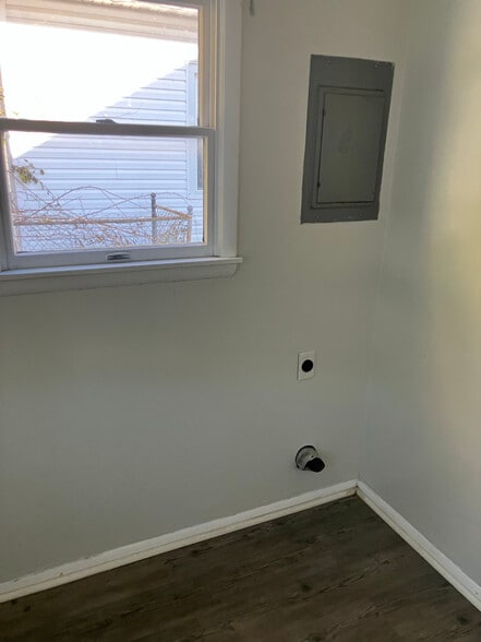 Building Photo - 932 Napoleon St