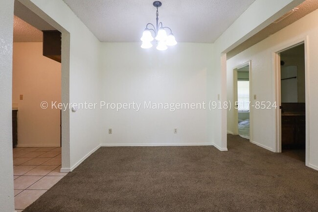Building Photo - 1359 E 60th St