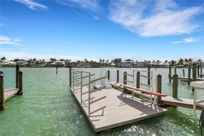 Building Photo - 2500 Gulf Shore Blvd N