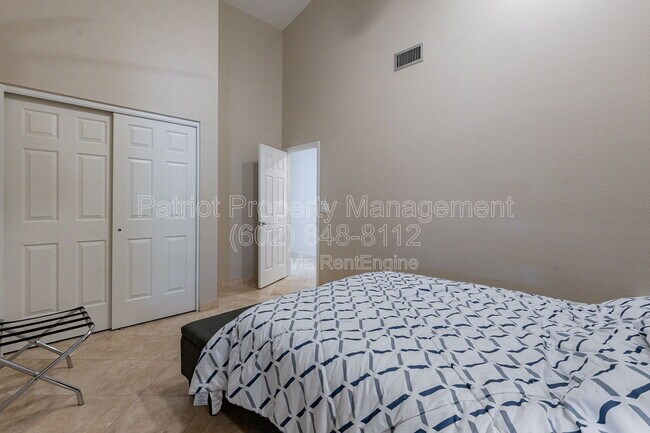 Building Photo - 9910 E Sutton Dr