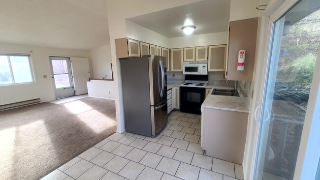 Building Photo - 945 Buchanan Ave