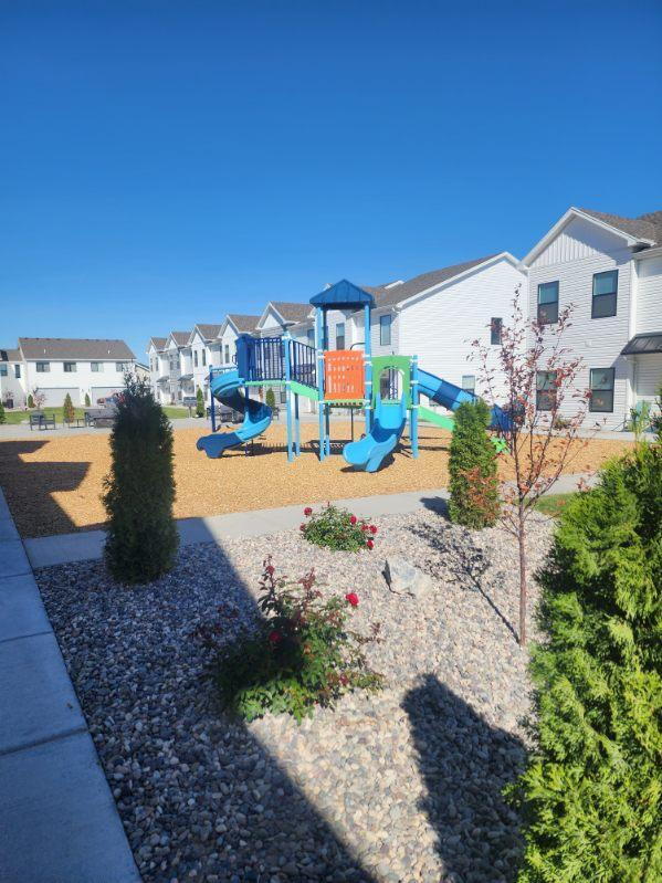 Building Photo - BEAUTIFUL 4 BEDROOM TOWNHOME for rent (or Rent-to-Own) in Ammon w/ 2 Car Garage! Deposit-Free Lea...