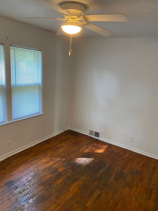 Building Photo - 3-Bedroom Home Near Phelps Grove Park!
