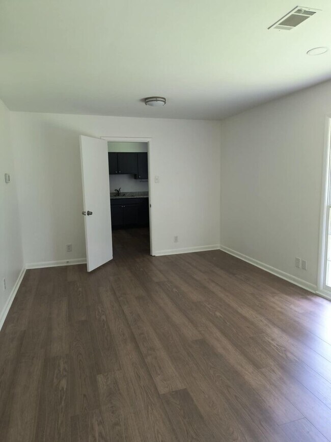 Building Photo - Fully Renovated 3 Bedroom, 2 Bath Home