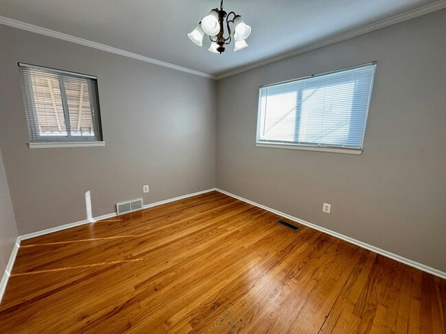 Building Photo - 1760 E Harry Ave