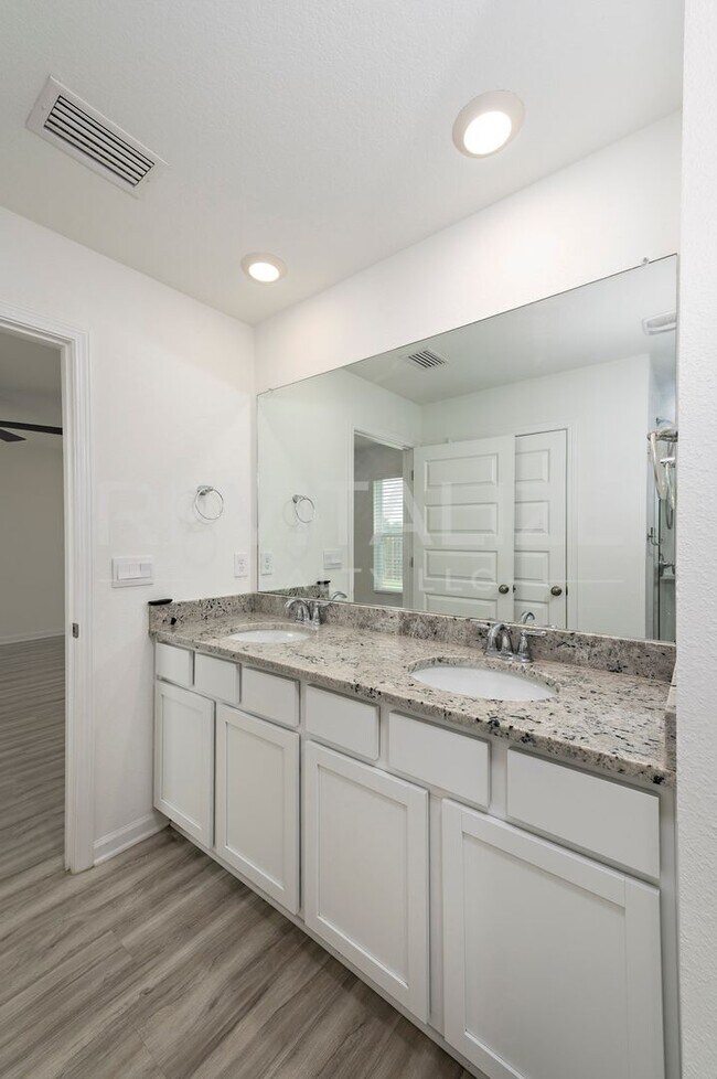 Building Photo - 1097 Hayward Lp