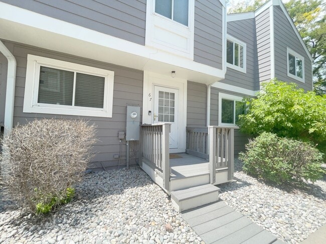 Building Photo - 2 bedroom master suites,2 bathrooms! 1 car...