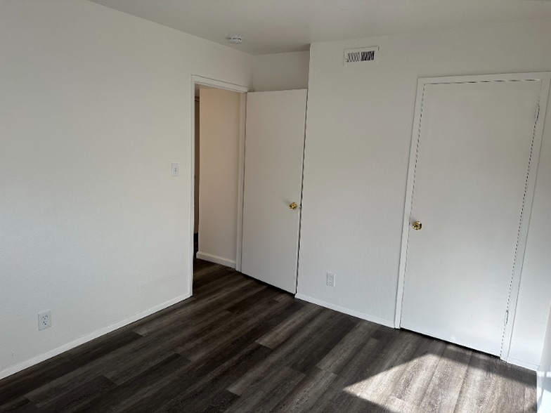 Building Photo - 1737 Ross Cir