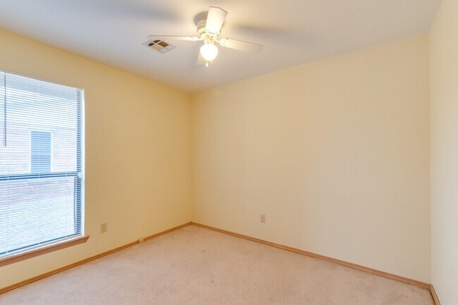 Building Photo - 4835 SE Tattershall Way