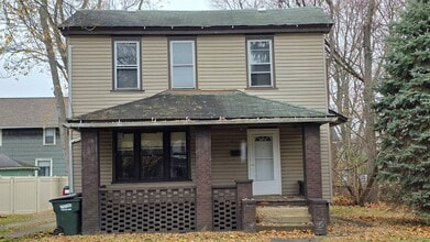 Building Photo - 915 S Freedom Ave