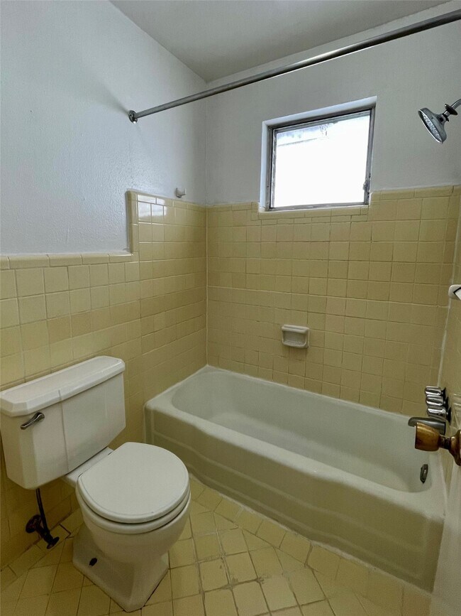 Building Photo - 3420 Mt Vernon St