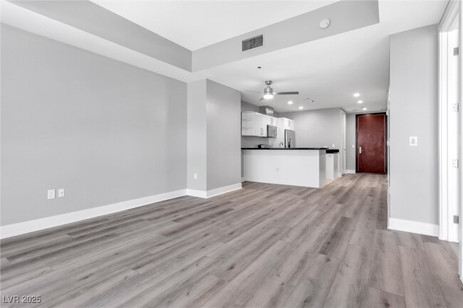 Building Photo - 4525 Dean Martin Dr