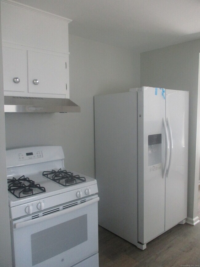 Building Photo - 10 Leuvine St