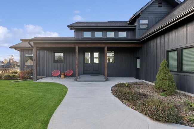 Building Photo - Whitefish Home in The Lakes