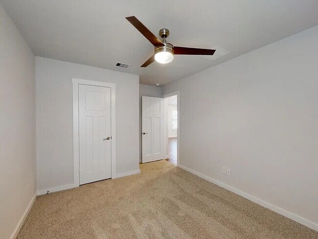 Building Photo - "Charming 3-Bedroom Retreat in College Station!"