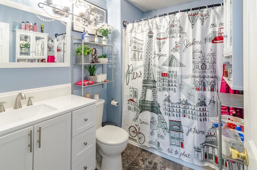 Building Photo - 5 Timberwood Dr