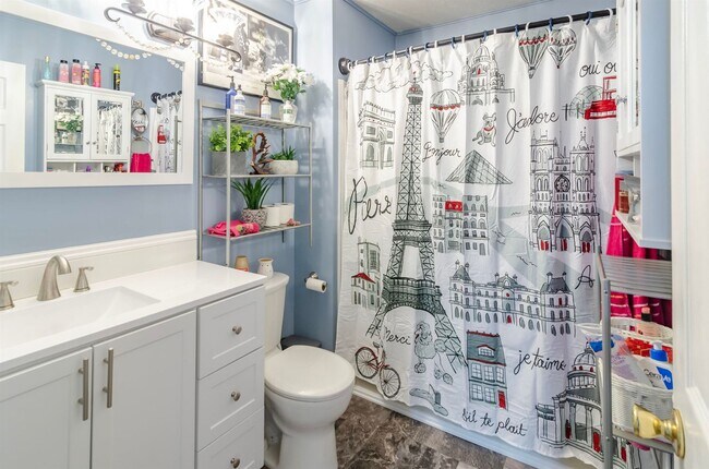 Building Photo - 5 Timberwood Dr