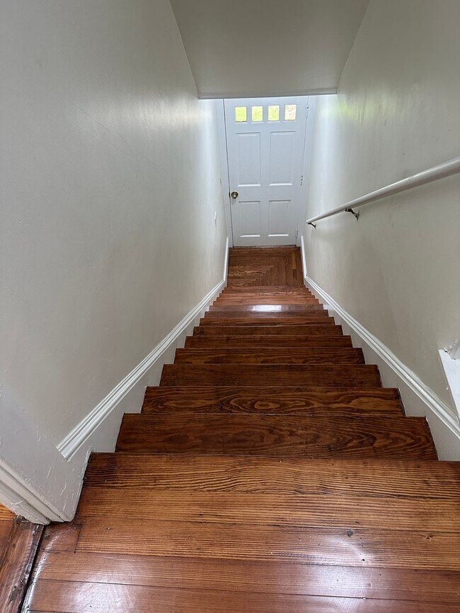 Building Photo - 1722 W Market St