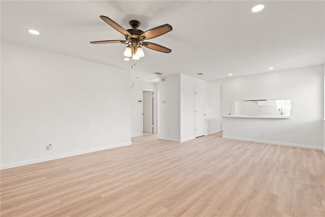 Building Photo - 6112 Hidden Oaks St