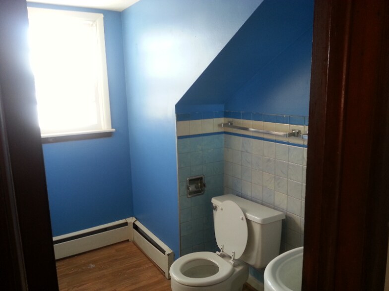 Building Photo - 1530 Main St