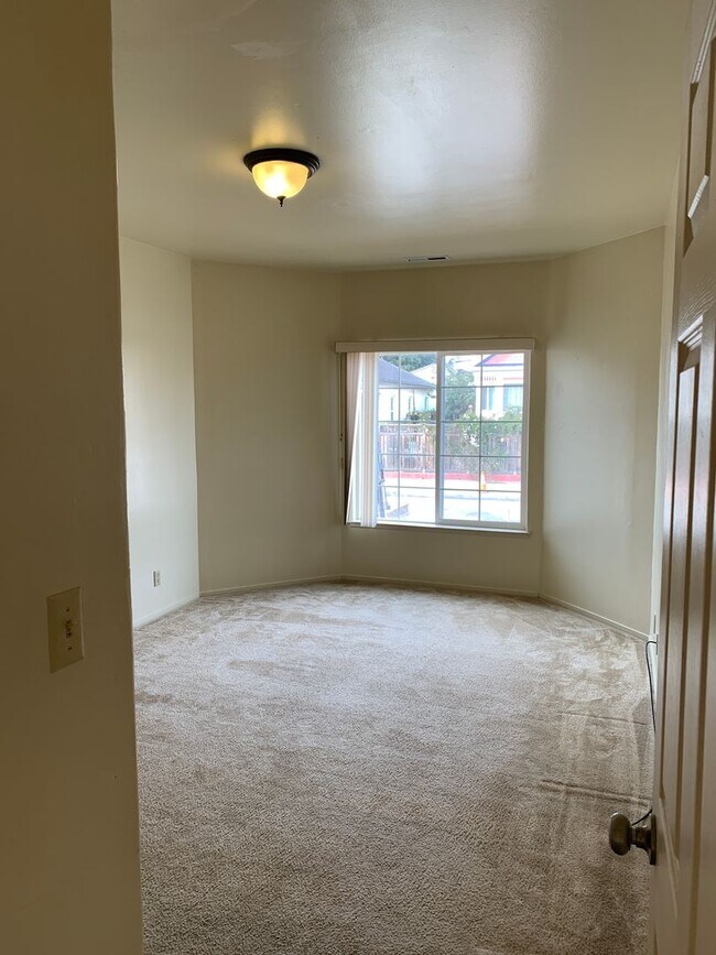 Building Photo - Monroe (263)