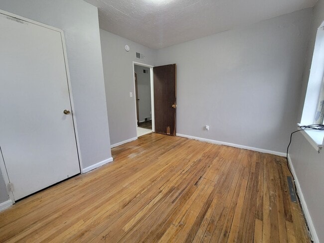 Building Photo - 1 bed apartment