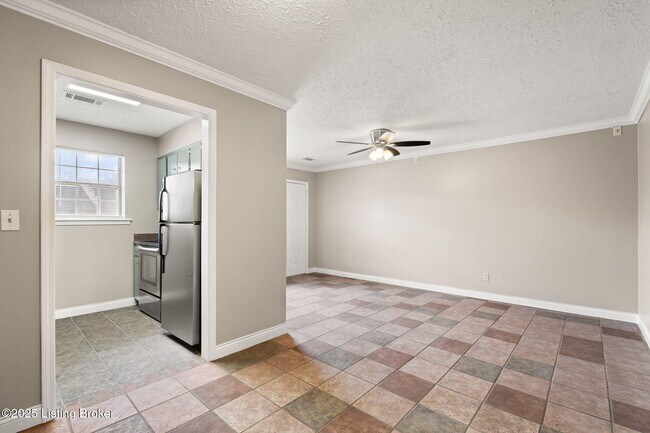 Building Photo - 703 Victoria Ct