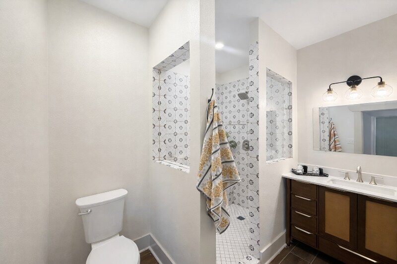 Building Photo - 843 Rigsby Ave