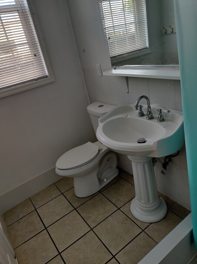 Building Photo - 1712 Jenkins St