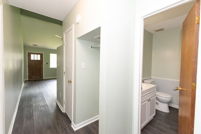 Building Photo - 117 Brenda Dr
